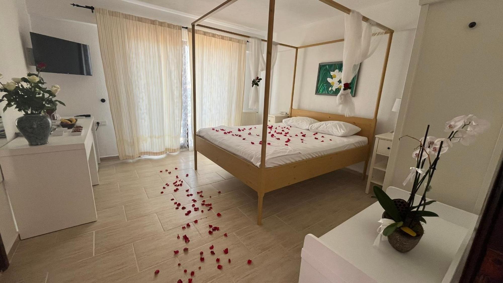 Nergis Hotel Karaburun  Exterior photo