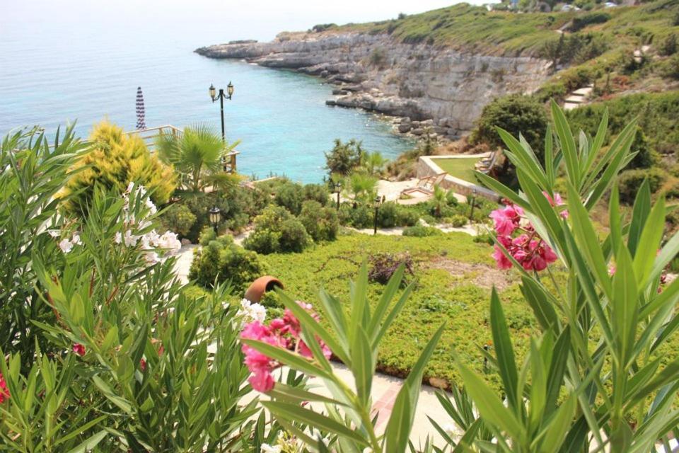 Nergis Hotel Karaburun  Exterior photo